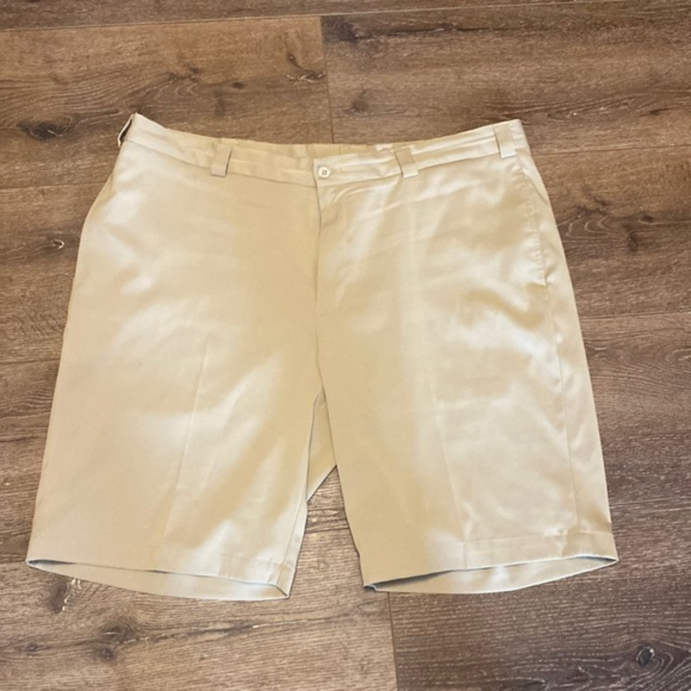 Slazenger khaki shorts 40